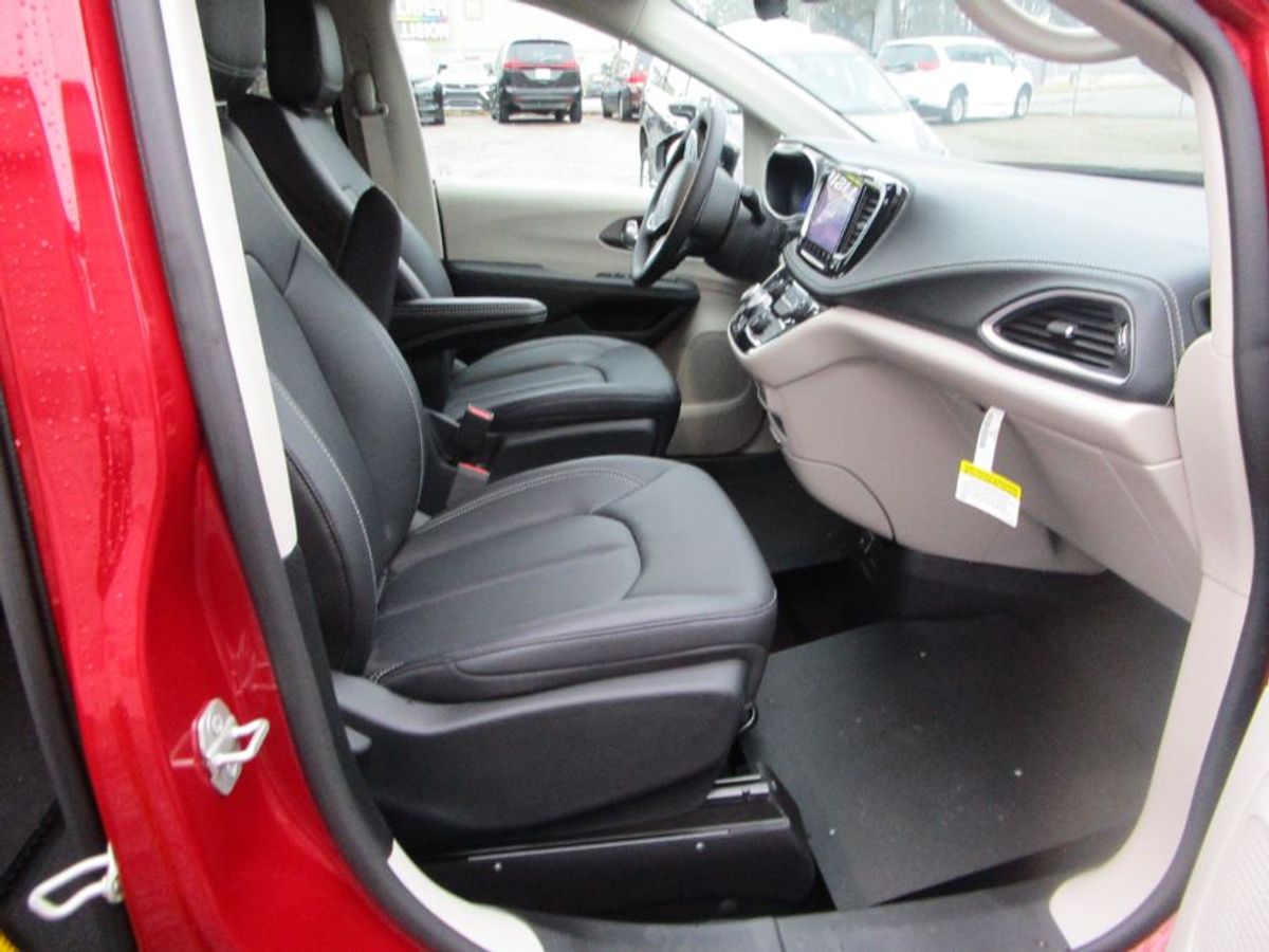 Número de imagen rojo Chrysler Pacifica 9