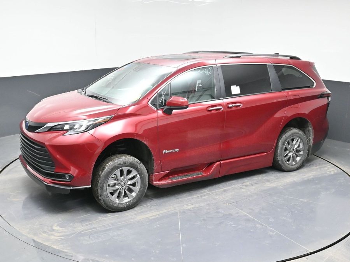 2025 TOYOTA SIENNA - Image 24