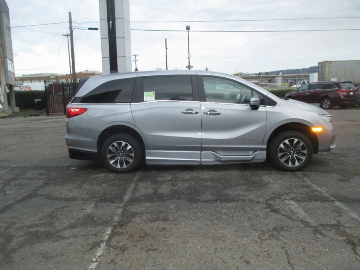 2024 Honda Odyssey EX-L's photo