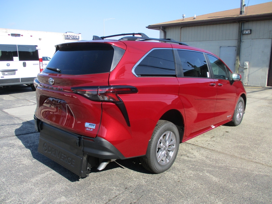 Red Toyota Sienna image number 2