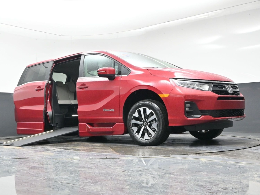 Red Honda Odyssey image number 16