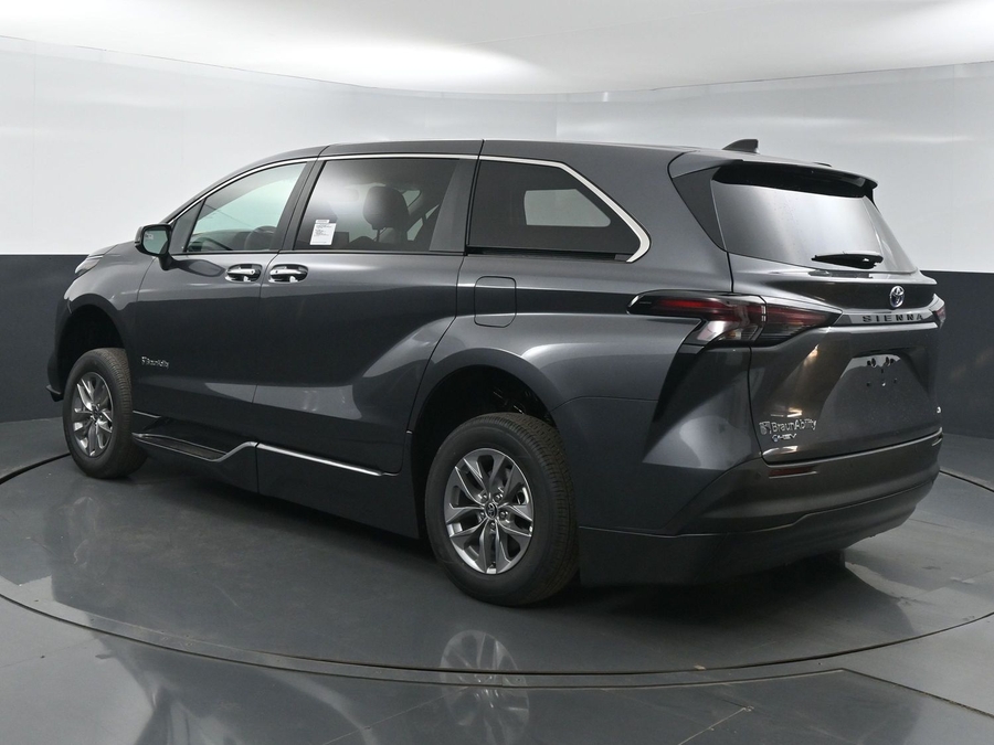 New 2025 Toyota Sienna Hybrid XLE Base - BraunAbility Side Entry Entry Fold Out Automatic Ramp