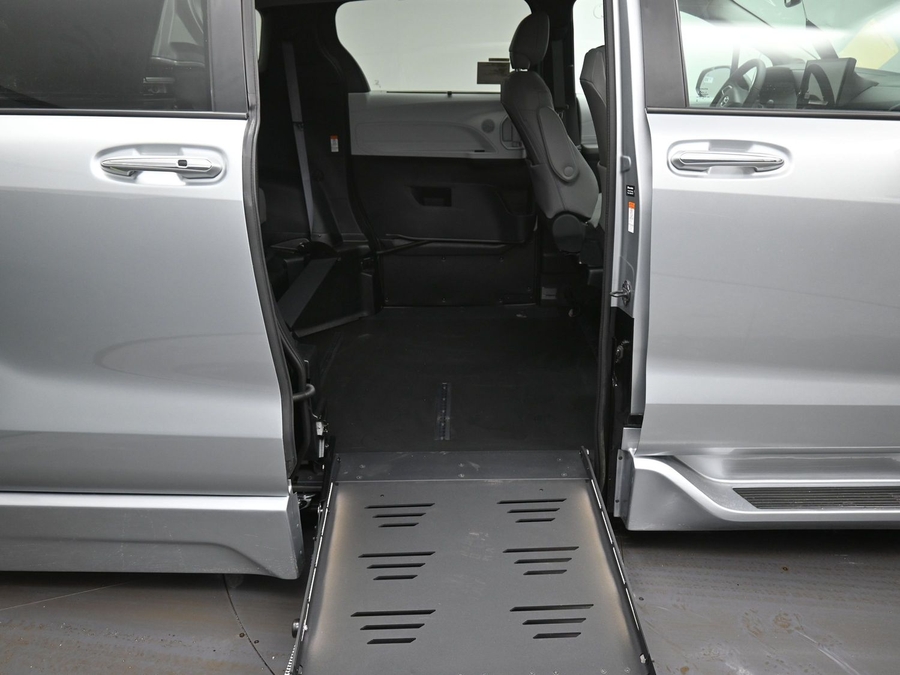 New 2025 Toyota Sienna Hybrid XLE Plus - BraunAbility Side Entry Entry Fold Out Automatic Ramp