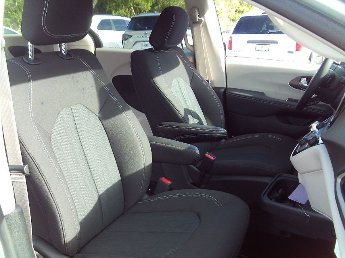 2024 CHRYSLER VOYAGER - Image 15