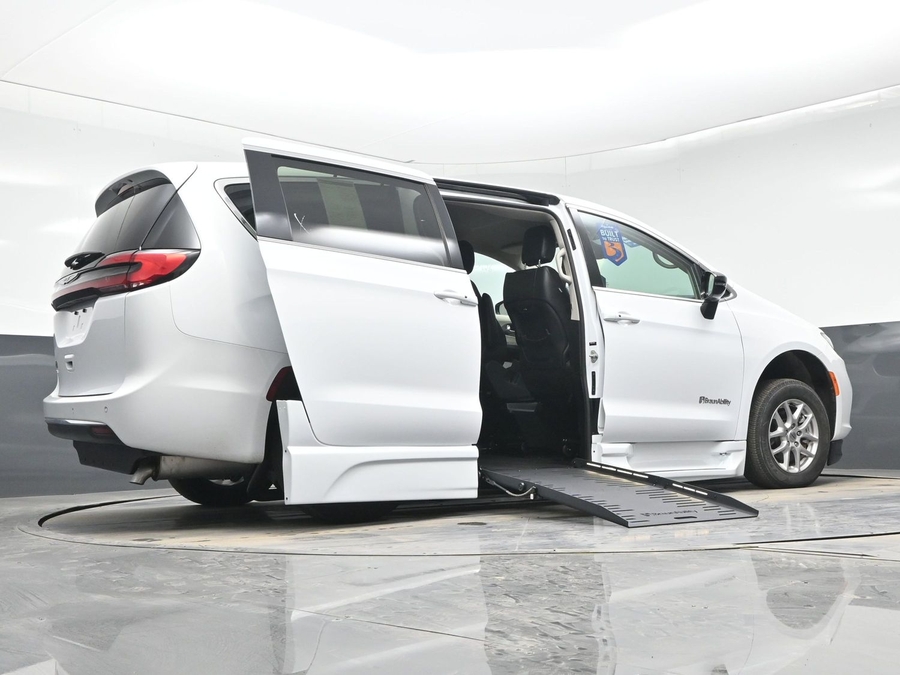 Used 2024 Chrysler Pacifica Touring L - BraunAbility Side Entry Entry Fold Out Automatic Ramp