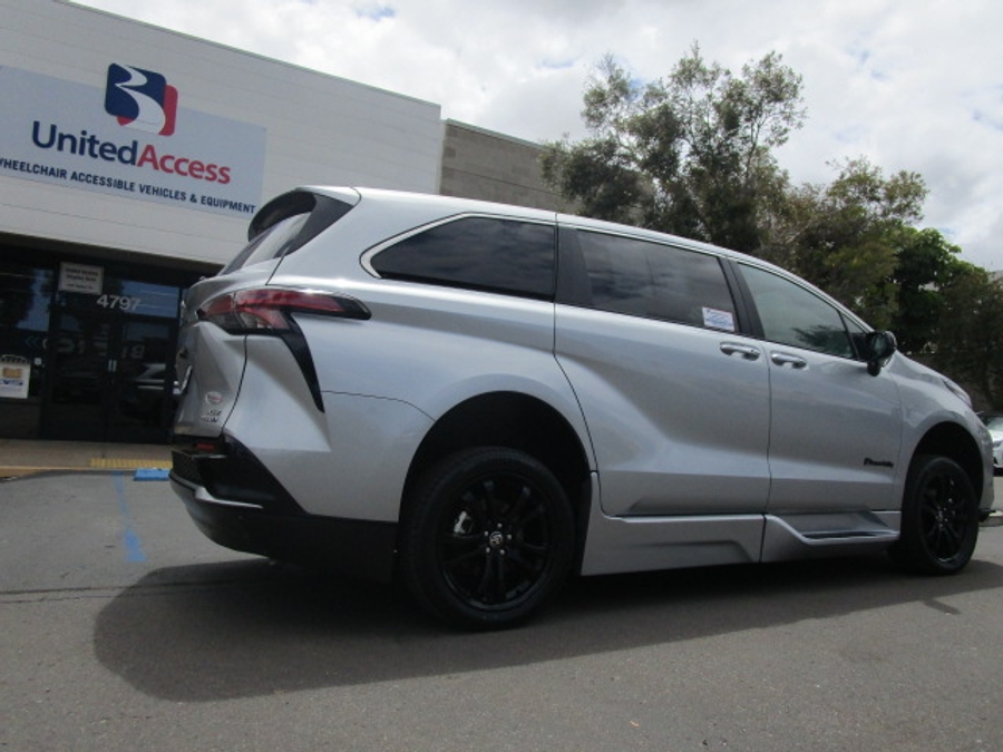 Used 2023 Toyota Sienna Hybrid XSE Sport - BraunAbility Side Entry Entry Fold Out Automatic Ramp