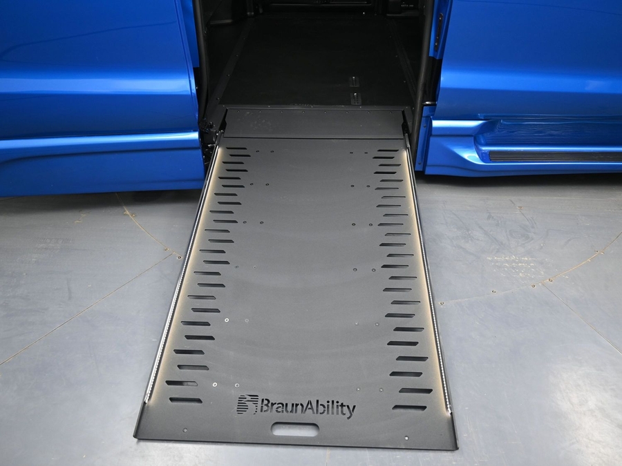 Blue Chrysler Pacifica image number 9