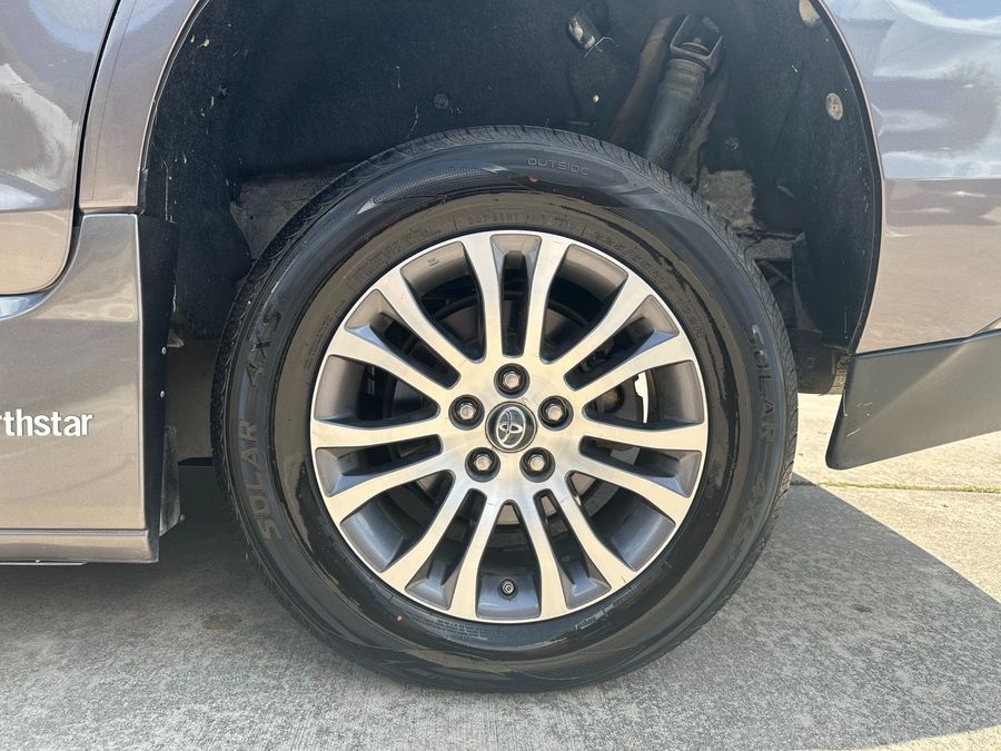 Used 2019 Toyota Sienna XLE Base - VMI Side Entry Entry In Floor Automatic Ramp