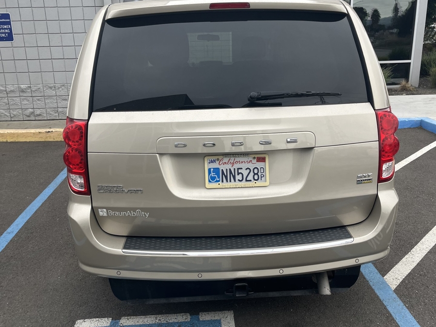 Used 2014 Dodge Grand Caravan SXT - BraunAbility Side Entry Entry Fold Out Automatic Ramp