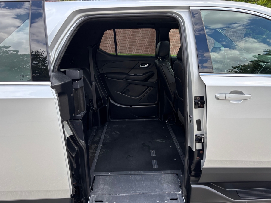 Used 2022 Chevrolet Traverse 3LT - BraunAbility Side Entry Entry In Floor Automatic Ramp