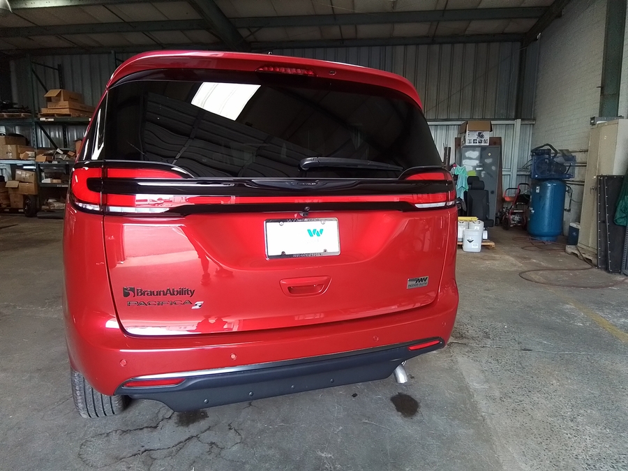 Red Chrysler Pacifica image number 27