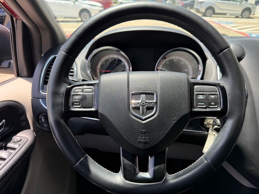 Red Dodge Grand Caravan image number 14
