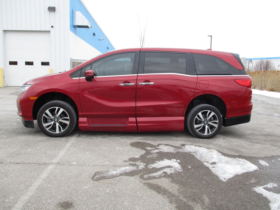Red Honda Odyssey image number 2