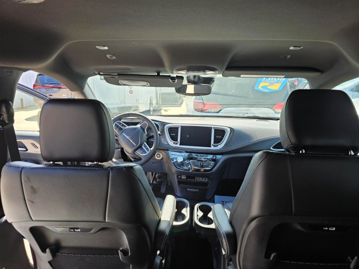 2025 CHRYSLER PACIFICA - Image 9