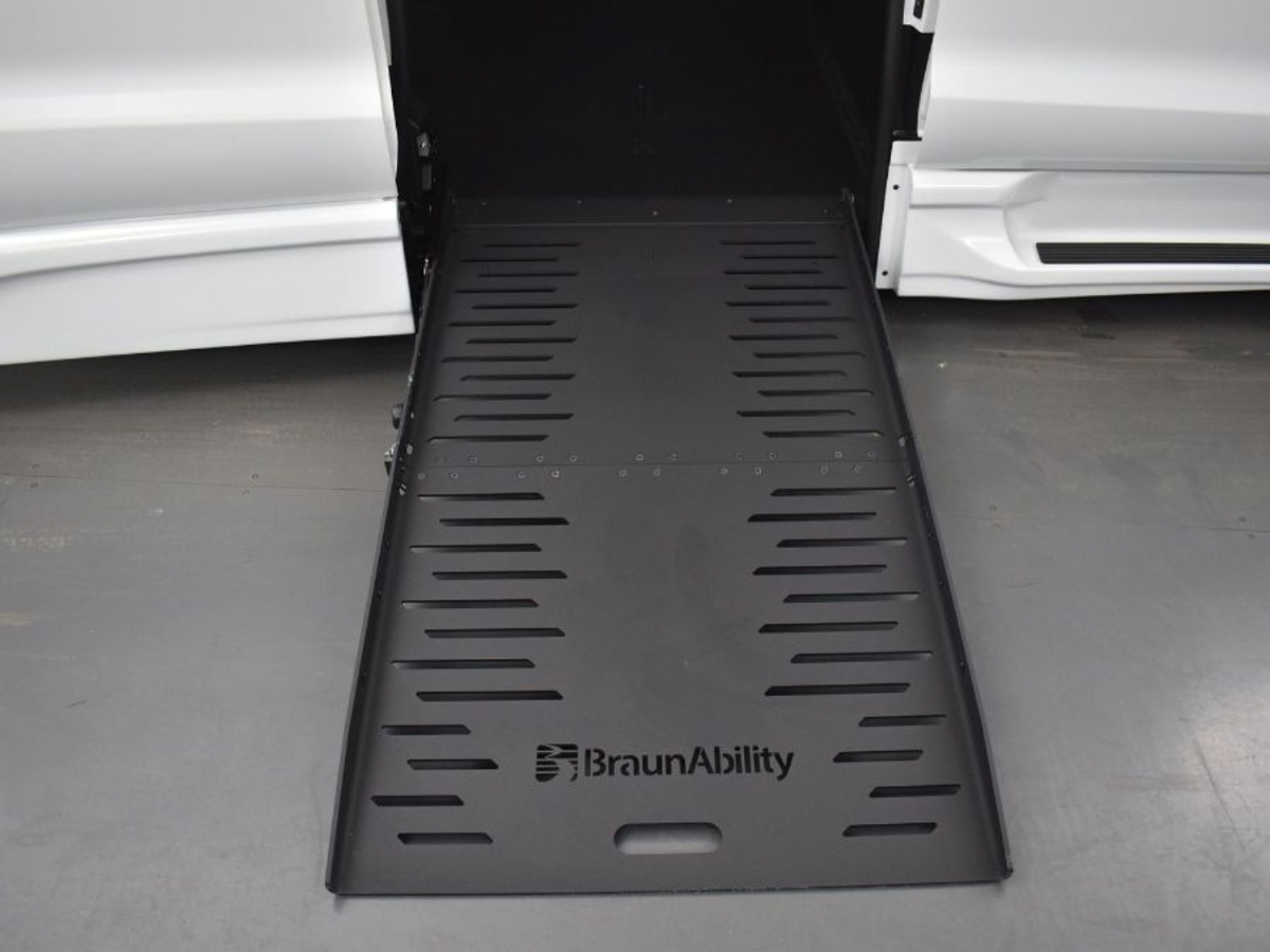 2023 CHRYSLER VOYAGER - Image 11