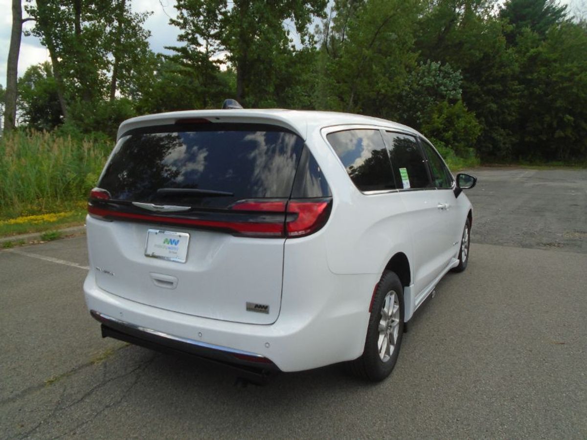 2024 CHRYSLER PACIFICA - Image 6