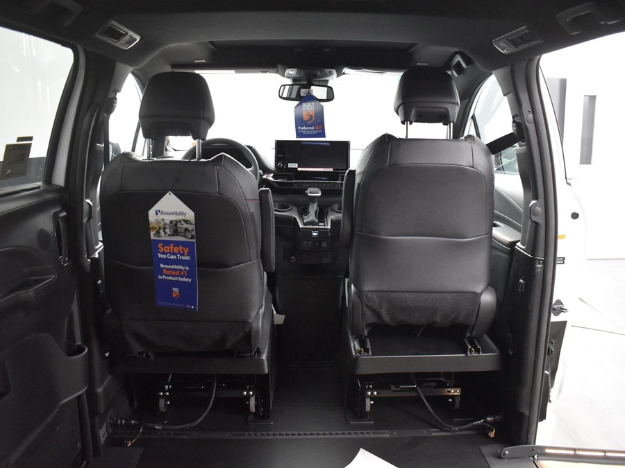 New 2025 Toyota Sienna Hybrid XSE Sport - BraunAbility Side Entry Entry Fold Out Automatic Ramp