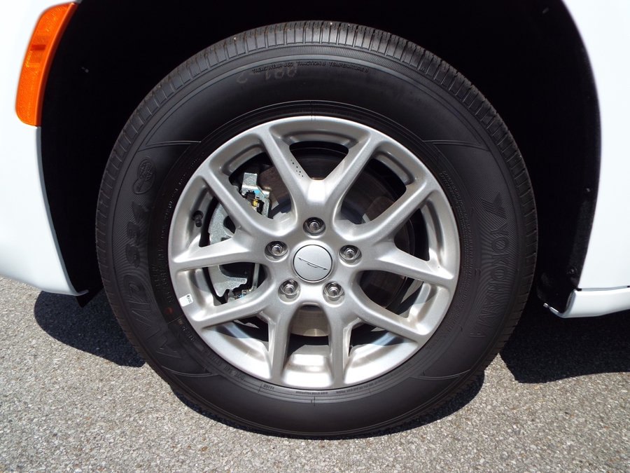 2027 Chrysler Voyager LX - Photo 29