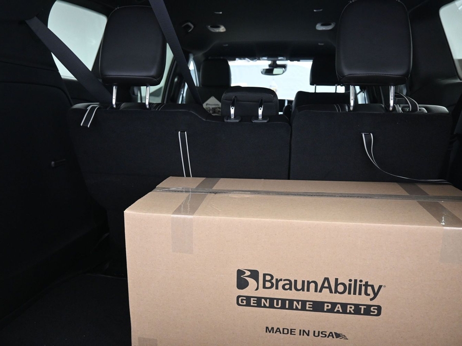 New 2027 Chrysler Pacifica Select Sport - BraunAbility Side Entry Fold Out Automatic Ramp
