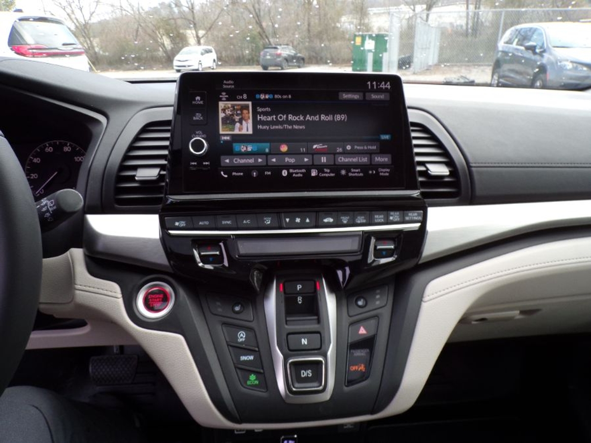 Grey Honda Odyssey image number 15