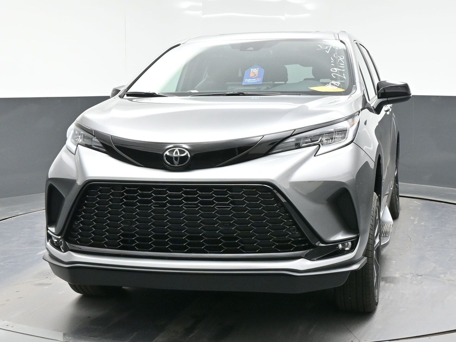 New 2026 Toyota Sienna Hybrid XSE Sport - BraunAbility Side Entry Entry Fold Out Automatic Ramp