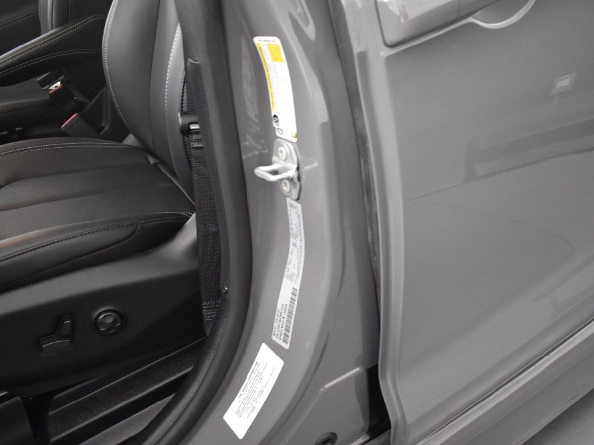 2025 CHRYSLER PACIFICA - Image 17