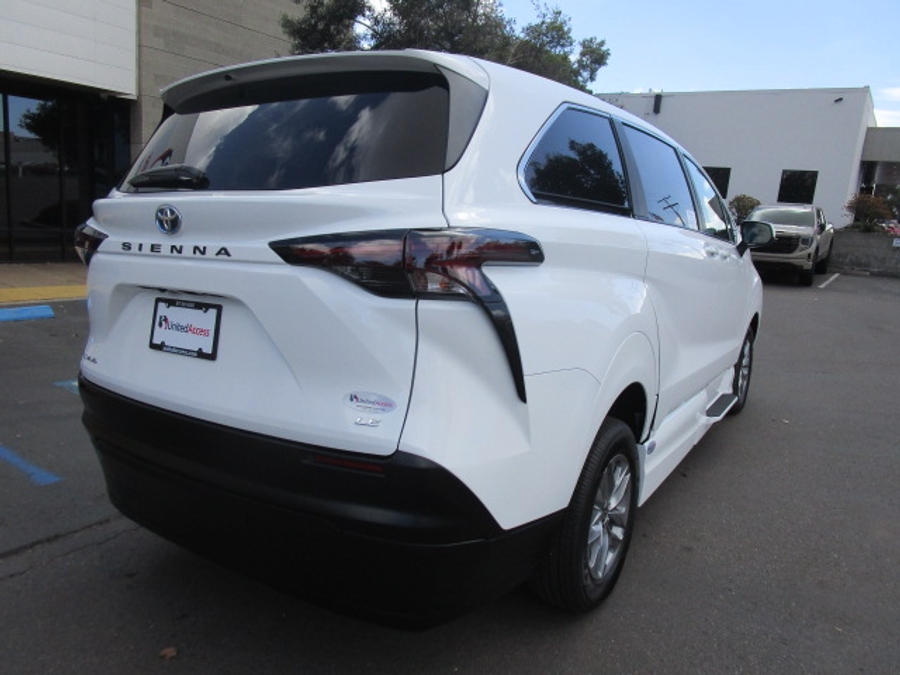 New 2025 Toyota Sienna Hybrid LE AWD w MID ROW - Vantage Mobility Commercial Side Entry Entry In Floor Manual Ramp