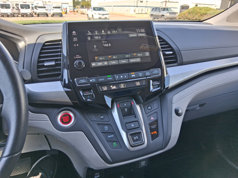 Grey Honda Odyssey image number 6