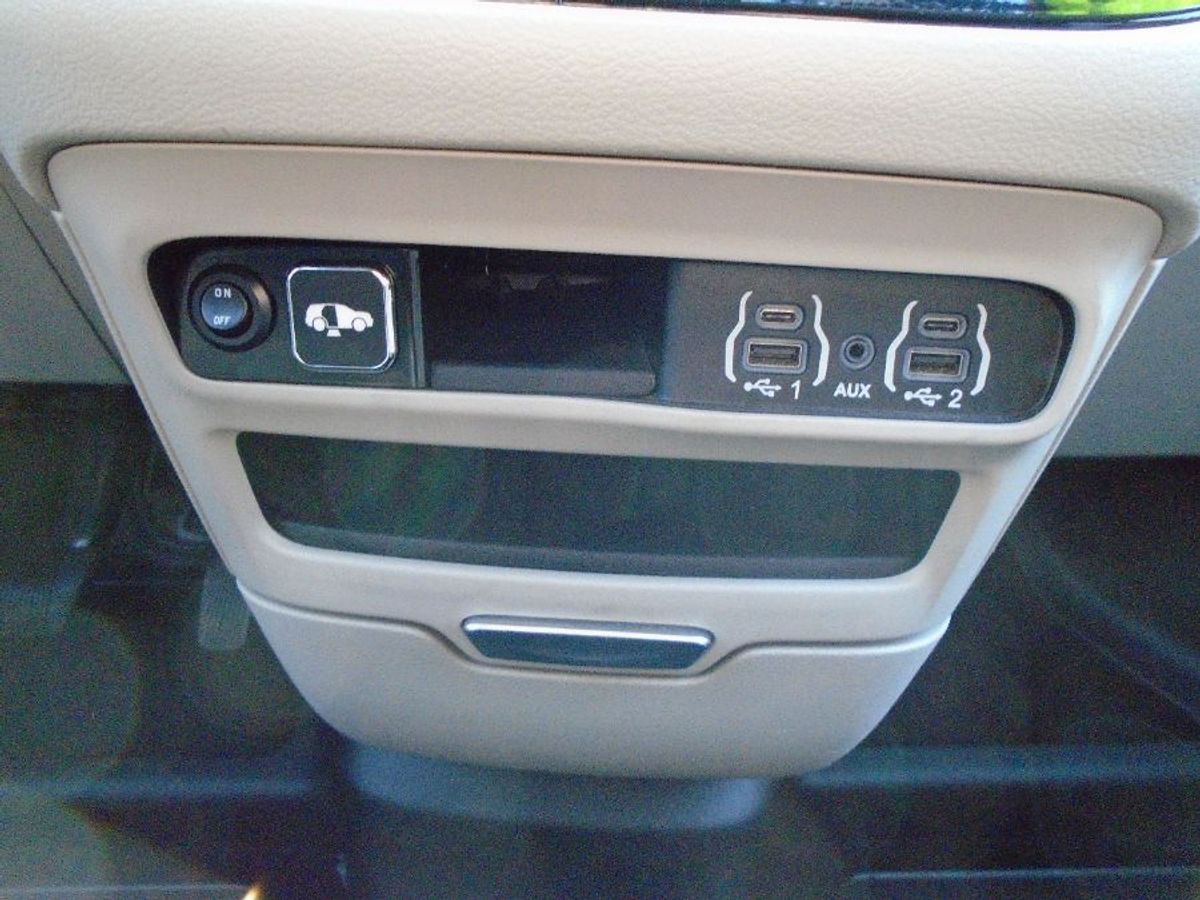 2023 CHRYSLER VOYAGER - Image 8