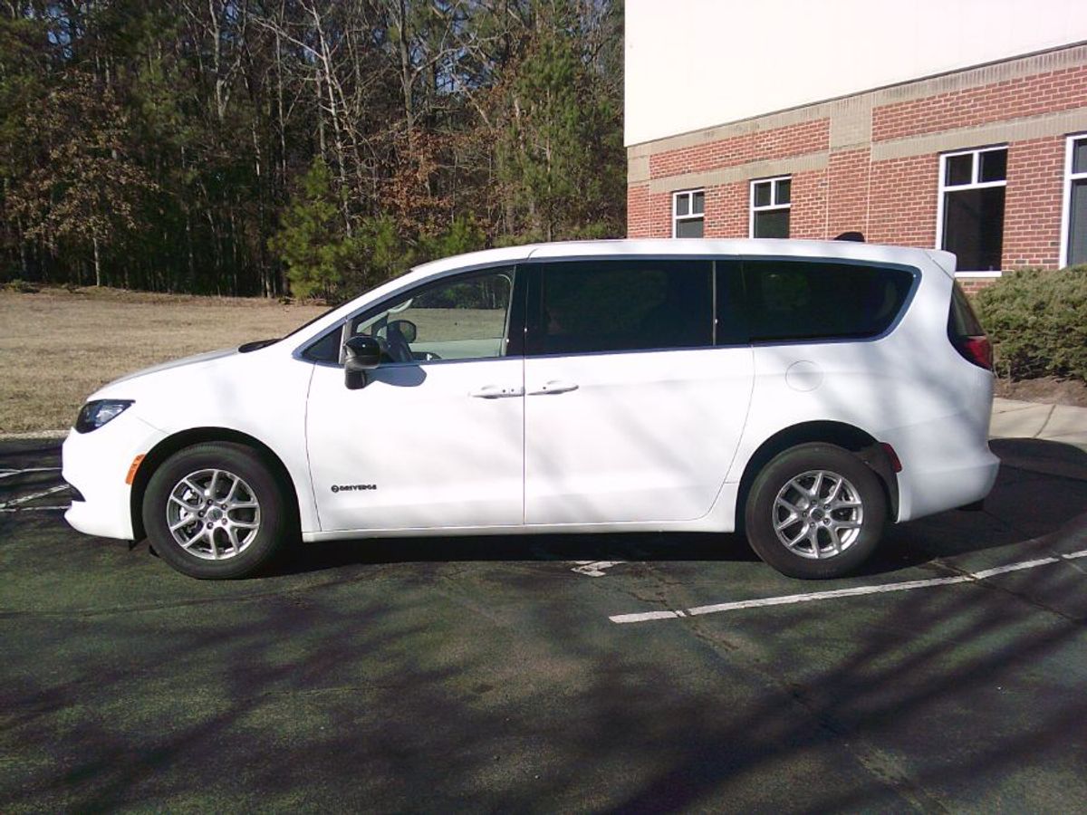 2024 CHRYSLER VOYAGER - Image 6