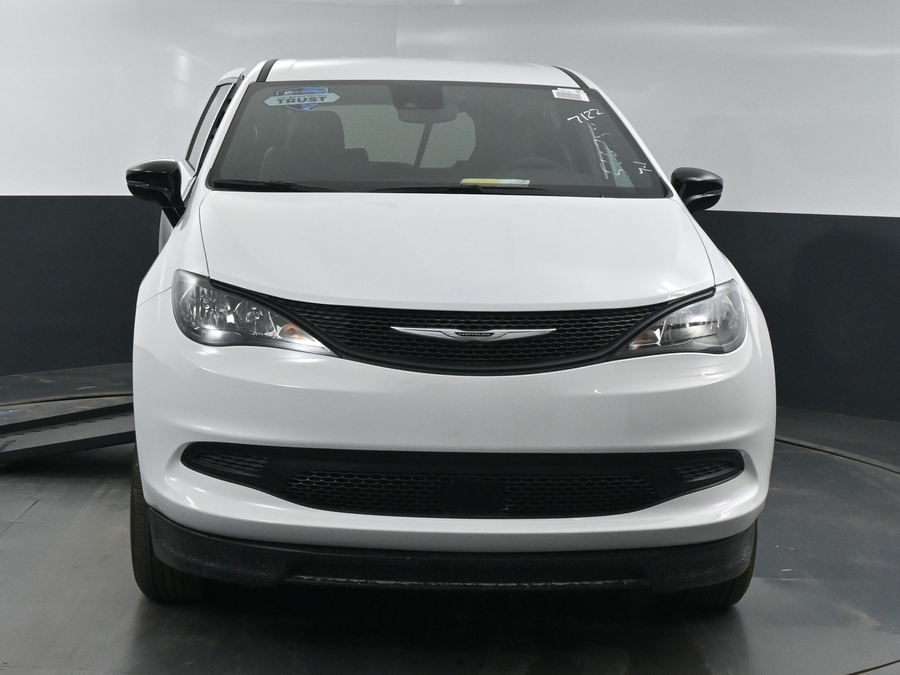 New 2025 Chrysler Voyager LX w MID ROW SEAT - BraunAbility Commercial Side Entry In Floor Manual Ramp