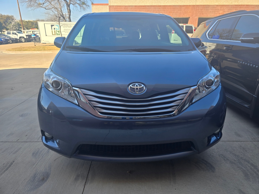 Used 2017 Toyota Sienna XLE - BraunAbility Side Entry Entry Fold Out Automatic Ramp