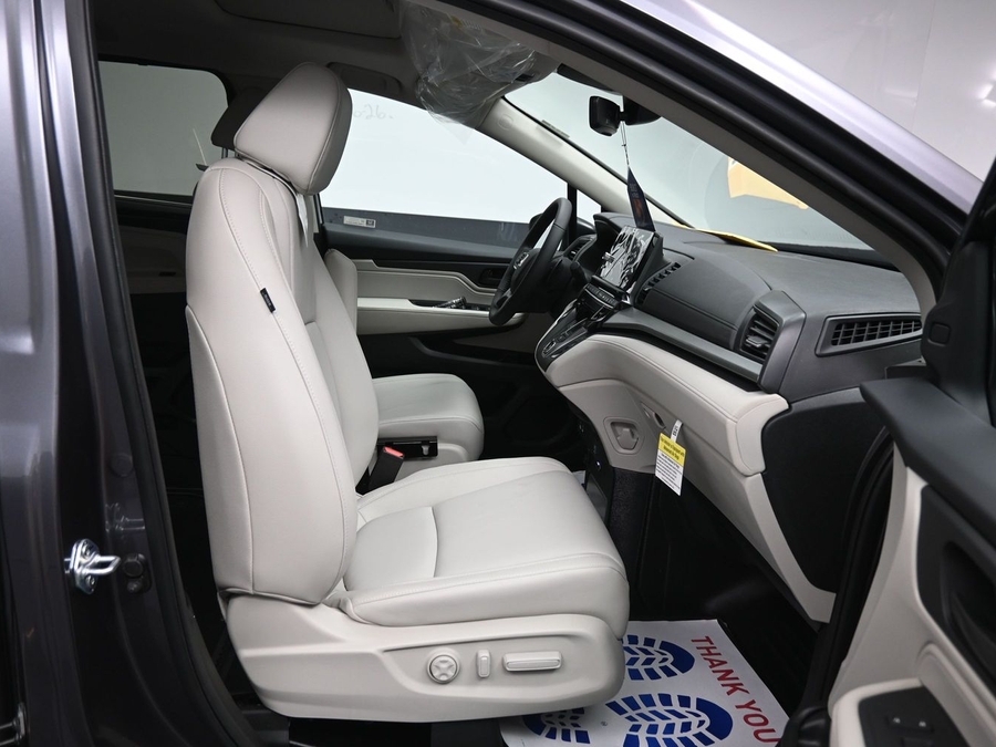 Grey Honda Odyssey image number 13