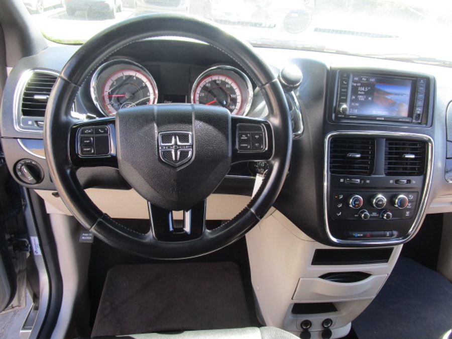 Used 2019 Dodge Grand Caravan SXT - Revability Side Entry Entry Fold Out Automatic Ramp