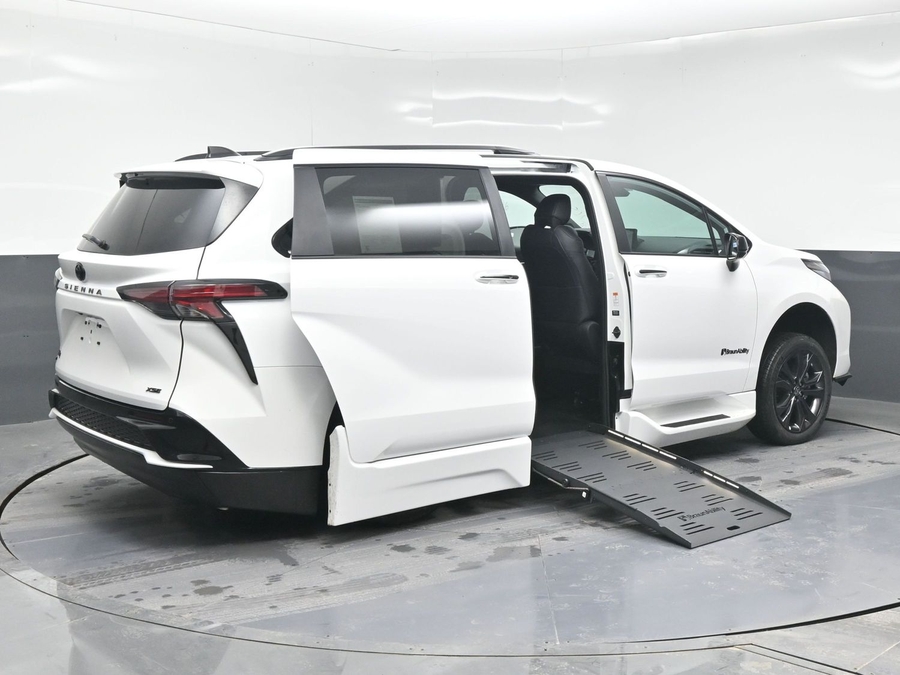 New 2025 Toyota Sienna Hybrid XSE Sport - BraunAbility Side Entry Entry Fold Out Automatic Ramp