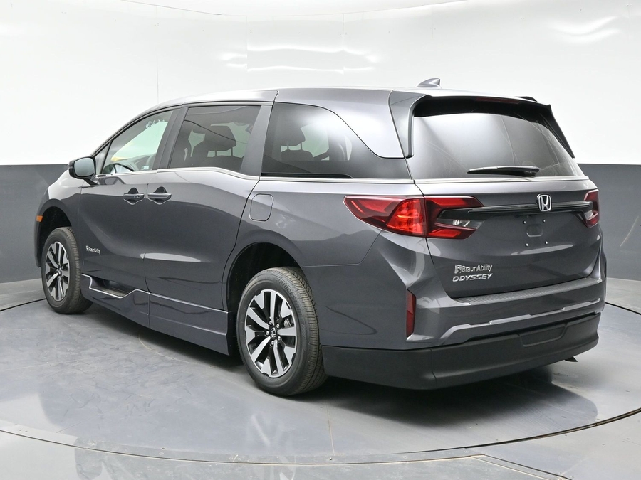 Grey Honda Odyssey image number 2