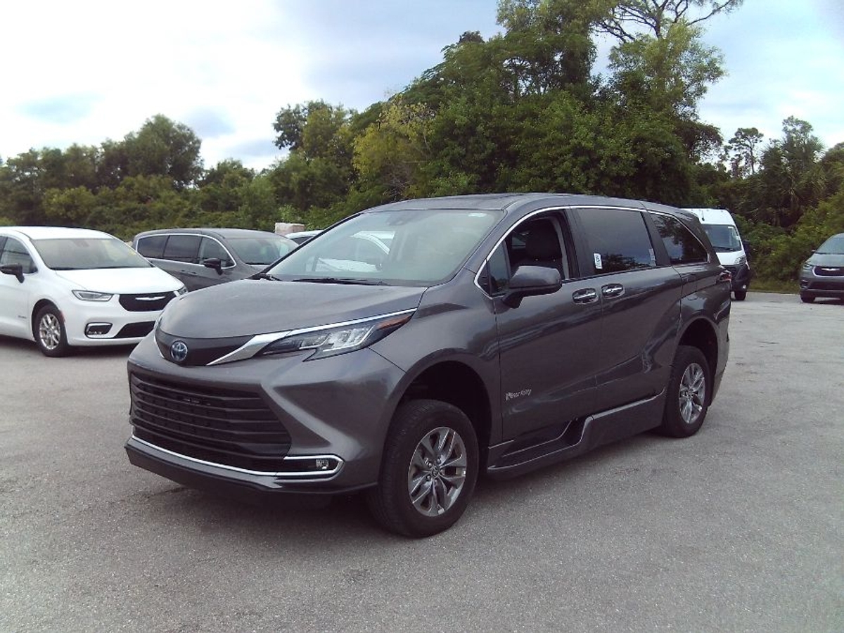 2022 TOYOTA SIENNA - Image 3
