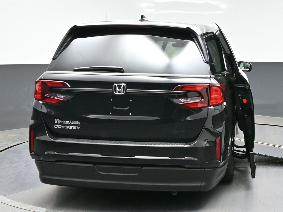 Black Honda Odyssey image number 5