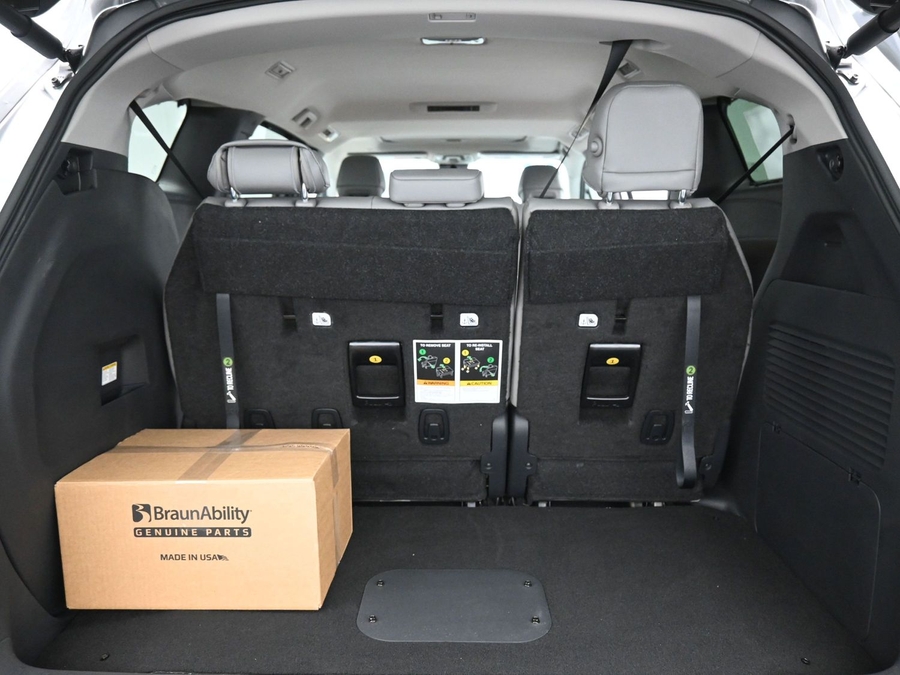 Grey Toyota Sienna image number 11