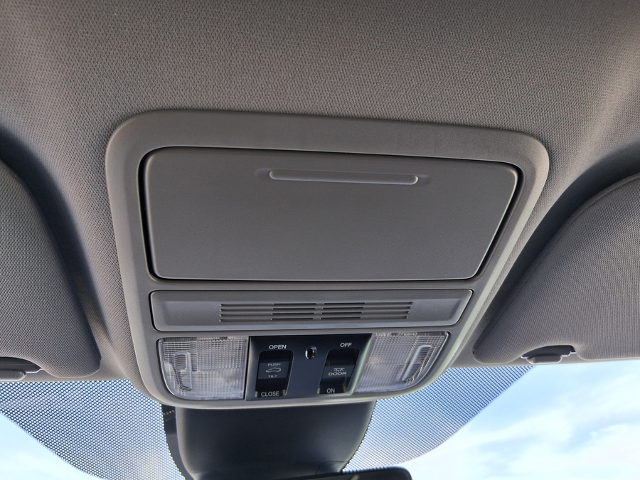 Grey Honda Odyssey image number 7