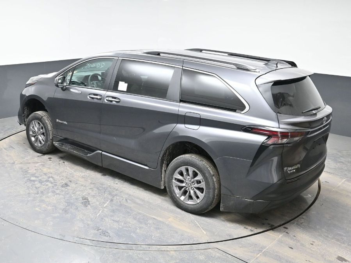 2025 TOYOTA SIENNA - Image 23