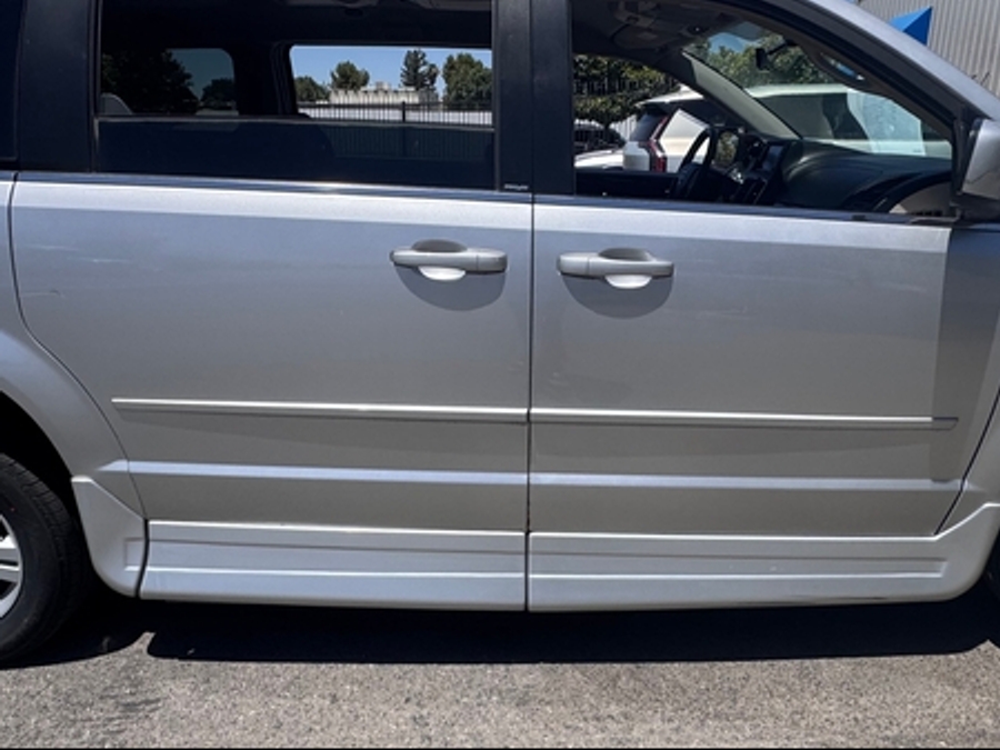  Dodge Grand Caravan image number 7