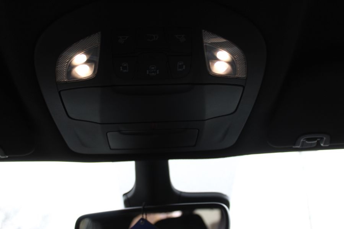 Black Chrysler Pacifica image number 10