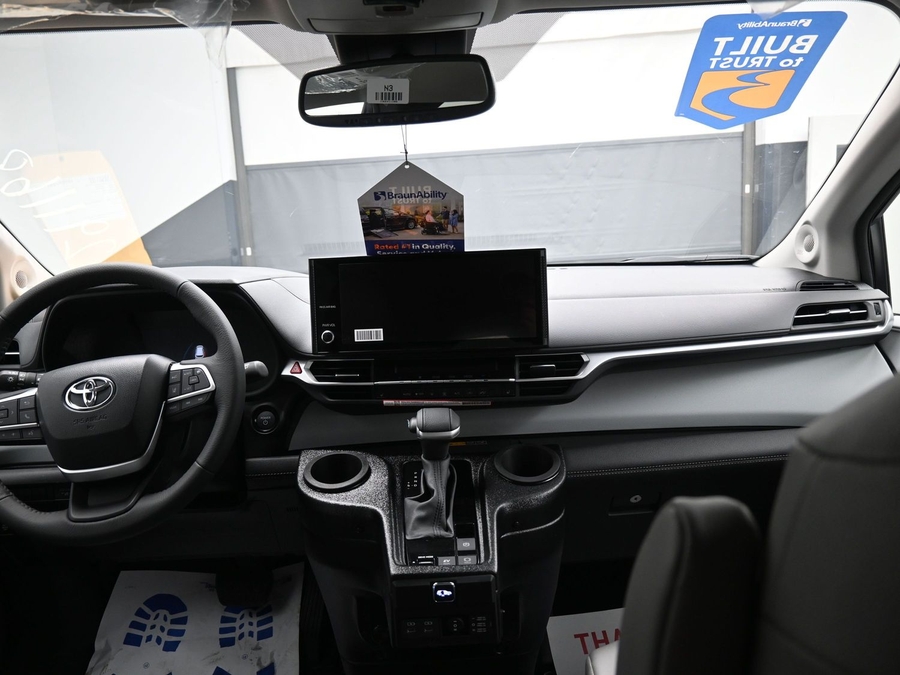 New 2026 Toyota Sienna Hybrid XLE Add - BraunAbility Side Entry Entry Fold Out Automatic Ramp