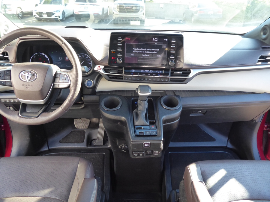 Used 2024 Toyota Sienna Hybrid Platinum - BraunAbility Side Entry In Floor Automatic Ramp