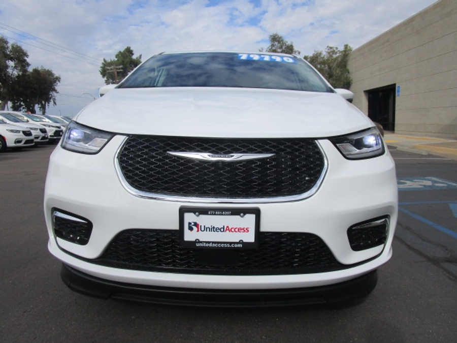 Used 2023 Chrysler Pacifica Touring L Safety - BraunAbility Side Entry Entry In Floor Automatic Ramp