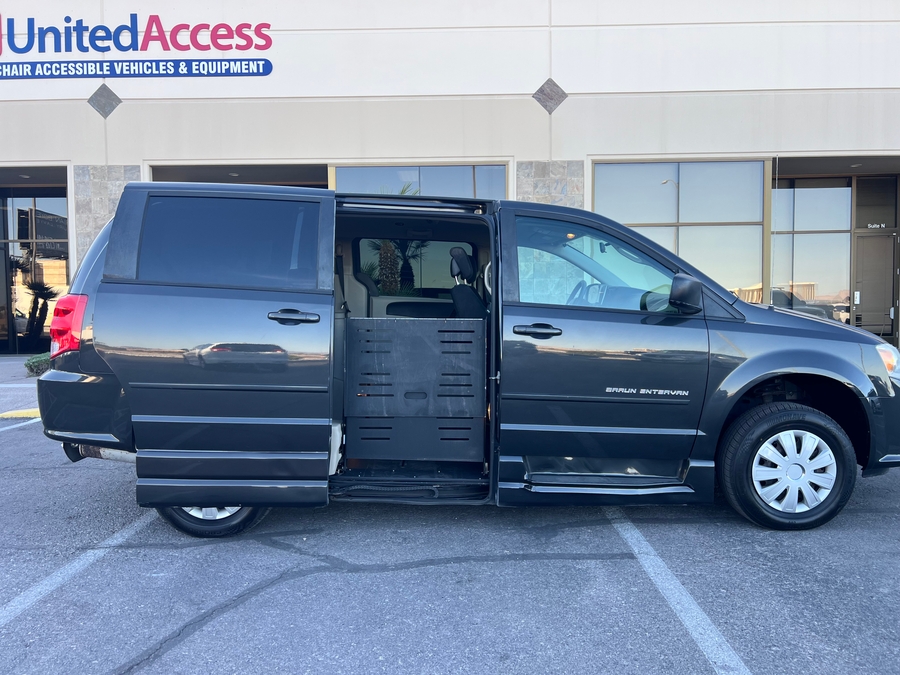 Used 2011 Dodge Grand Caravan Express -  Side Entry Entry Fold Out Manual Ramp