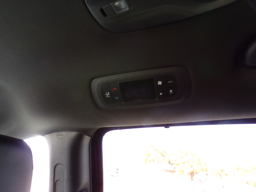 Black Chrysler Pacifica image number 44