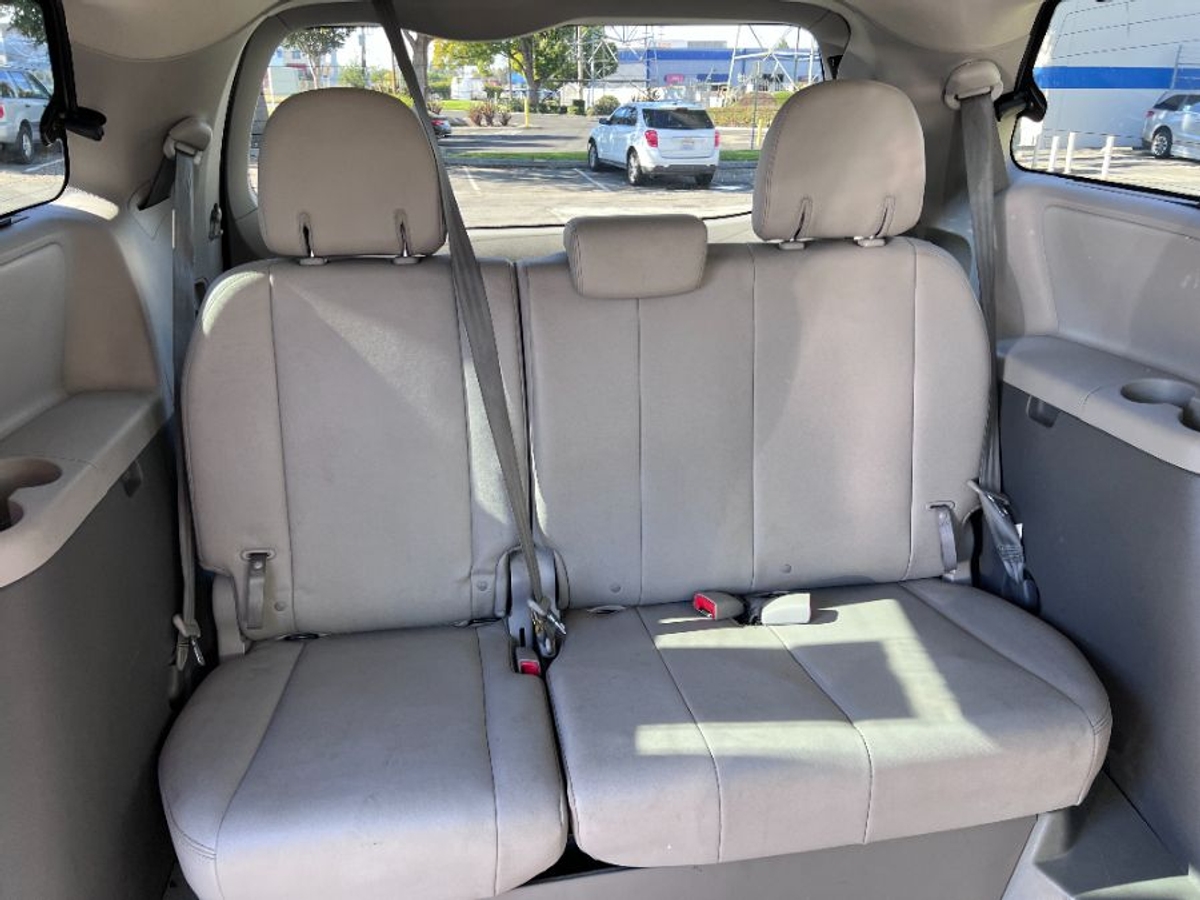 2015 TOYOTA SIENNA - Image 17