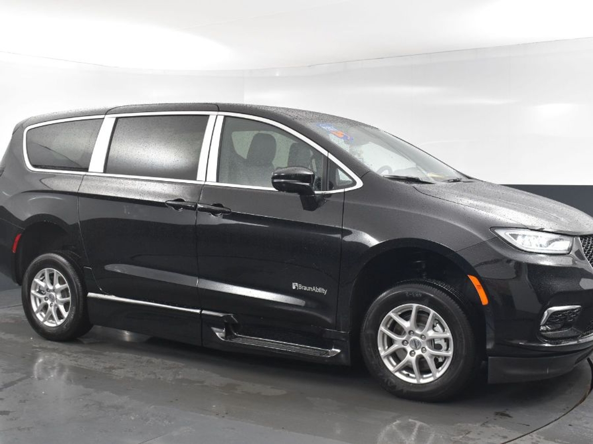2025 CHRYSLER PACIFICA - Image 17